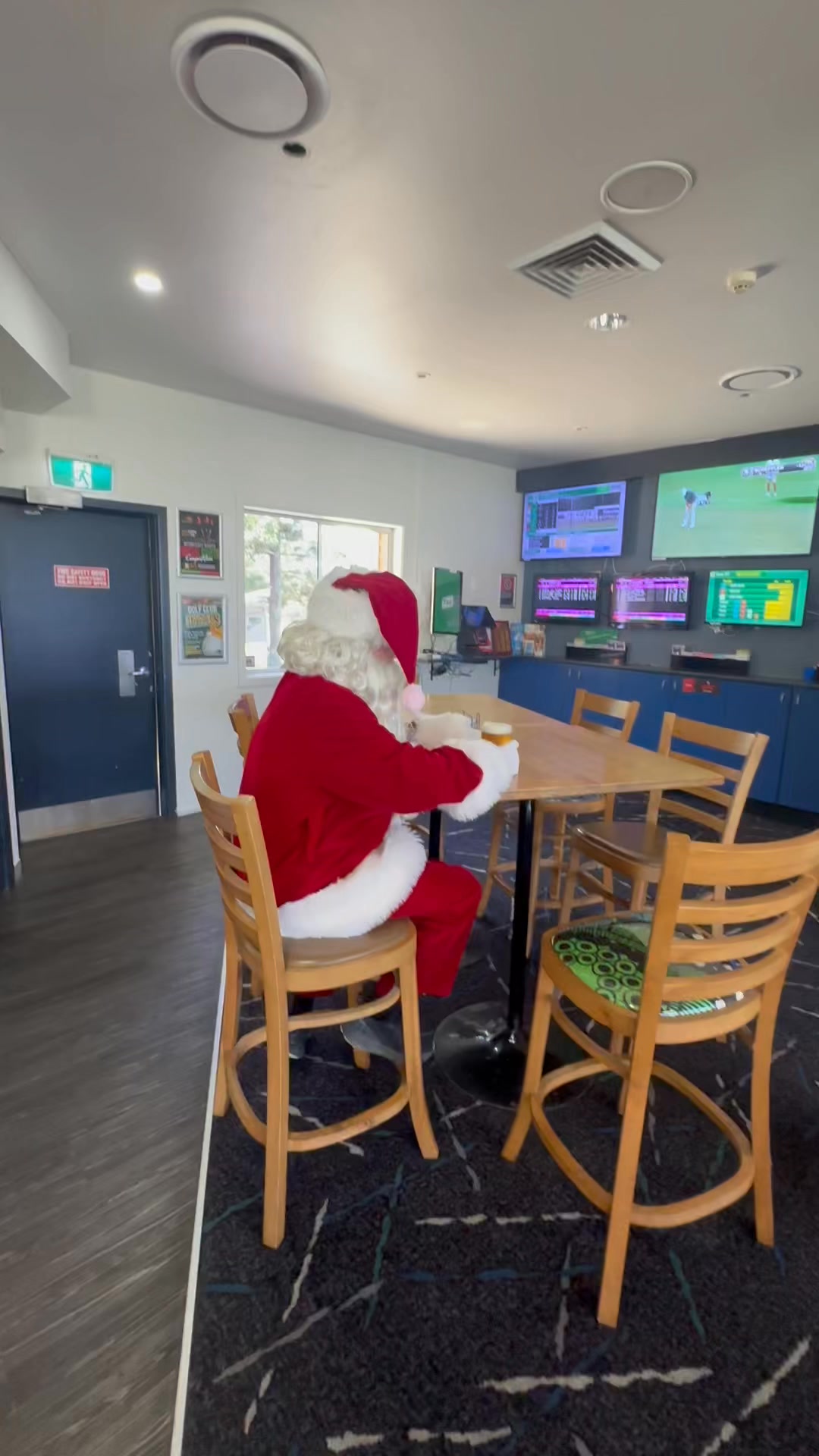 Featured image for “Christmas Greetings from Club Lake Cathie”